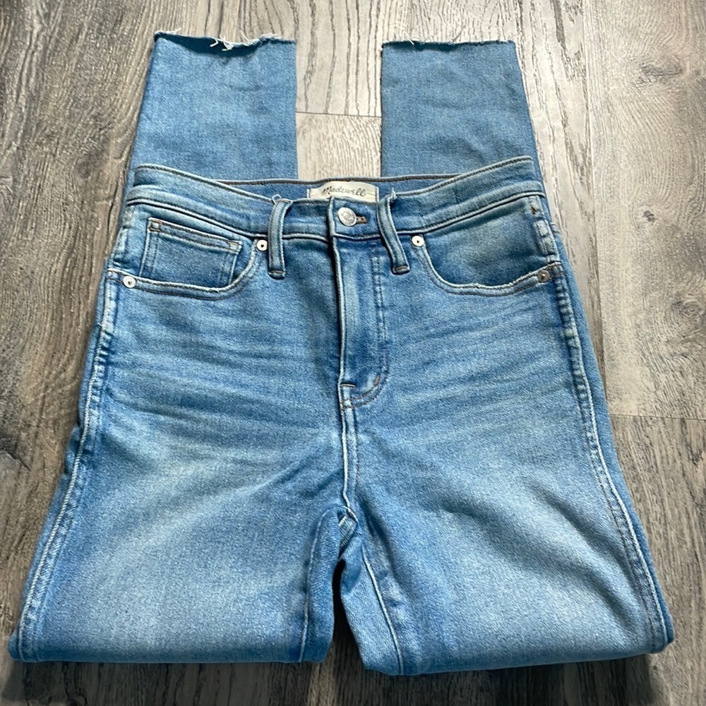 Madewell Women’s 10” High Rise Skinny Jeans with Raw Hem, size 26